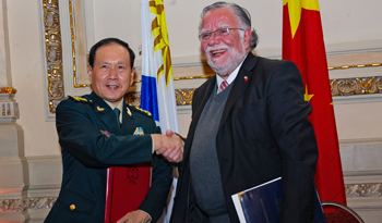 Wei Fenghe y José Bayardi
