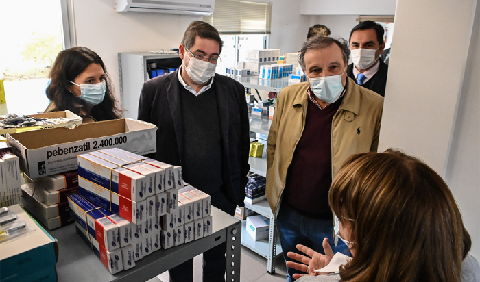 Leonardo Cipriani y Alejo Umpiérrez en centro de salud de Lascano