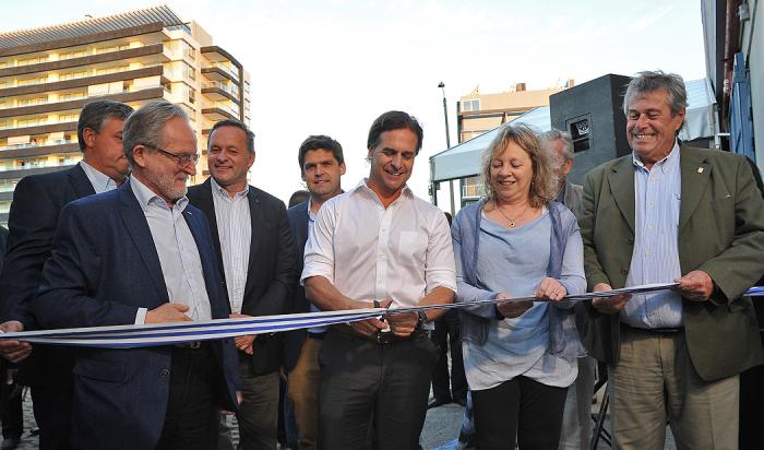 Presidente Lacalle Pou en corte de cinta de estación de UTE en Maldonado