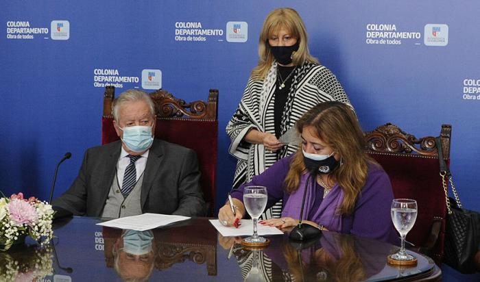 Intendente Carlos Moreira y ministra Irene Moreira