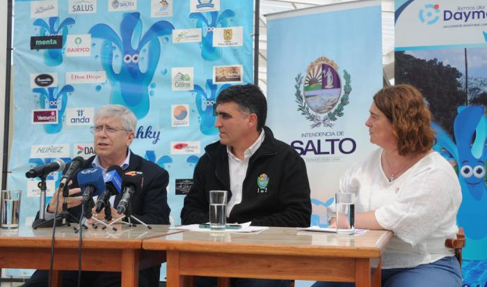 Ministro de Turismo, Tabaré Viera, en su oratoria durante el acto