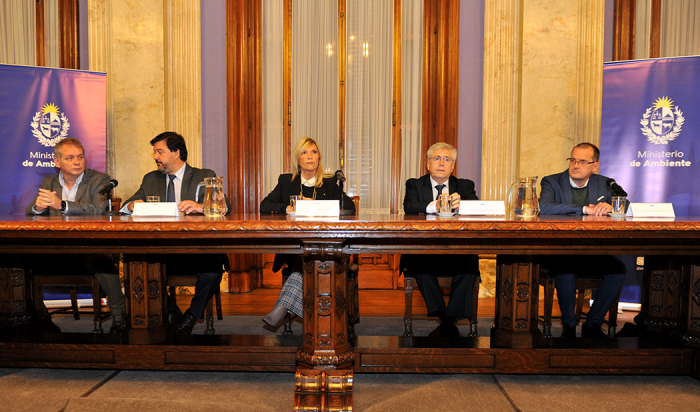 Mesa de autoridades en presentación de la Expo Uruguay Sostenible