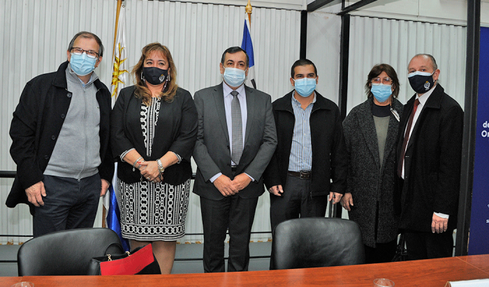 Autoridades nacionales y departamentales en la firma de los acuerdos