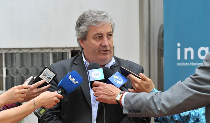 Presidente del Instituto Nacional de Carnes, Conrado Ferber, durante la conferencia de prensa