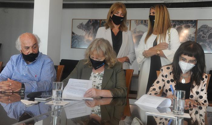 Firma de acuerdo entre UTE y Macromercado