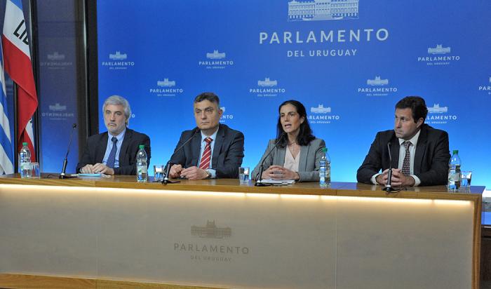 Conferencia equipo económico