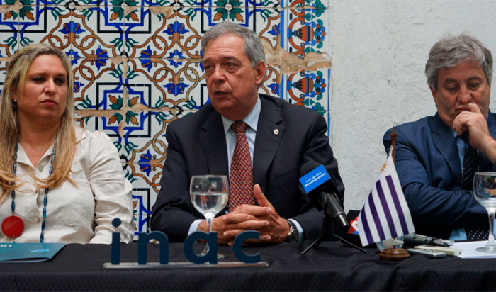 Ministro Mattos en la actividad de INAC