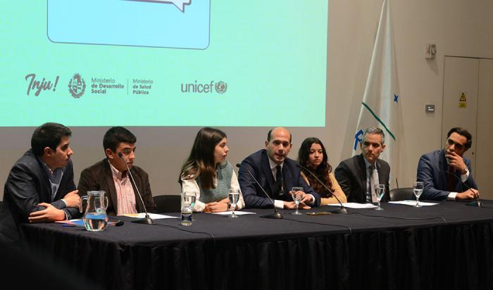 Autoridades en conferencia de prensa