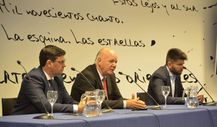 Autoridades de Gobierno en el lanzamiento
