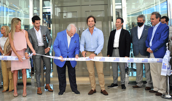 Presidente Luis Lacalle Pou inaugura edificio residencial en Punta del Este