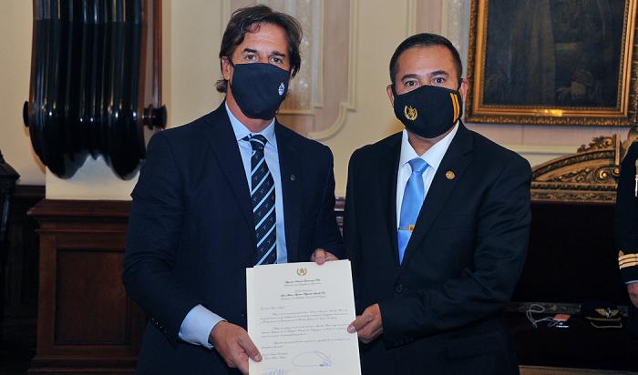 Presidente Lacalle Pou y embajador Williams Haroldo Cordón Loyo