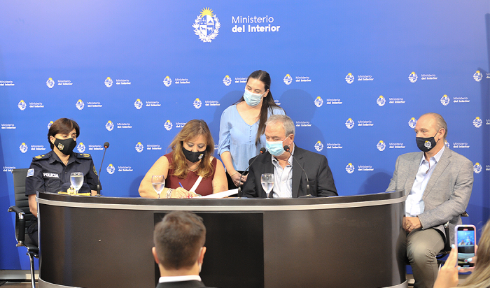Heber y Moreira en firma de acuerdo