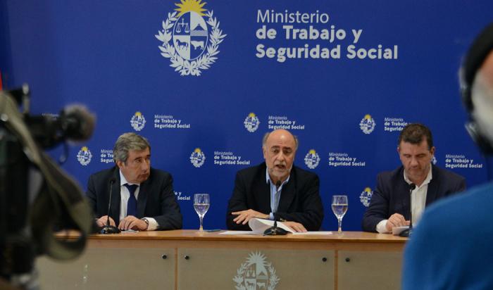Ministro de Trabajo y Seguridad Social, Pablo Mieres, explica los alcances de la normativa 