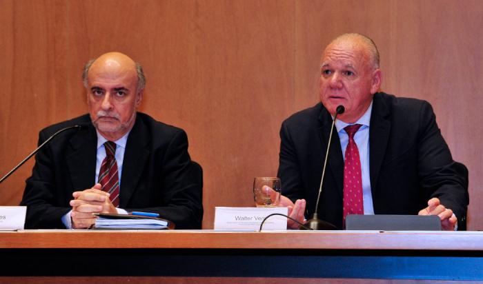 Ministro de Trabajo y Seguridad Social, Pablo Mieres y subsecretario de Industria, Energía y Minería, Walter Verri durante el acto