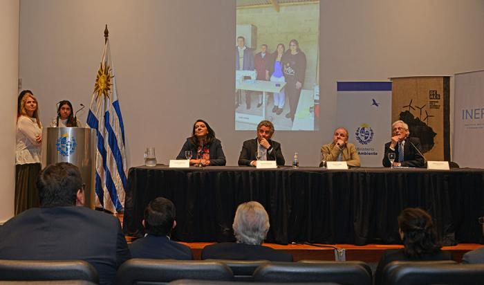 Autoridades en la presentación