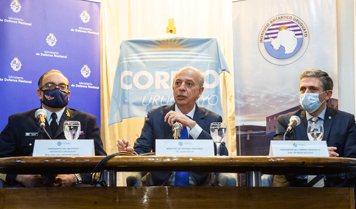 Javier García y autoridades