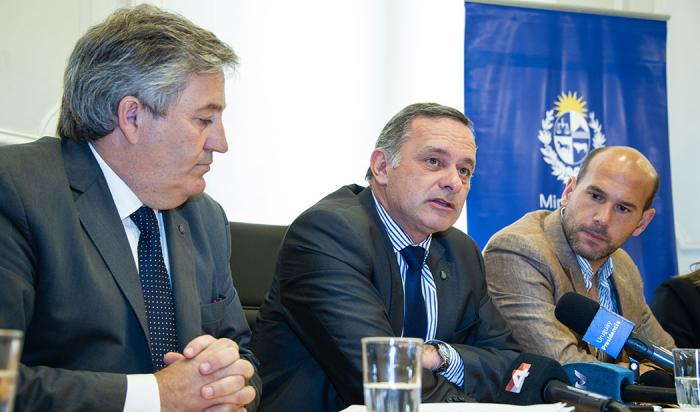 Secretario de Presidencia Álvaro Delgado con ministro de Desarrollo Social, Martín Lema y presidente de INAC, Conrado Ferber durante las oratorias
