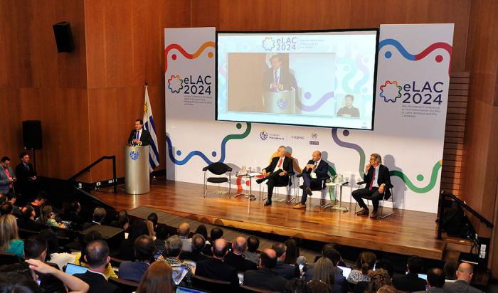 Autoridades en conferencia