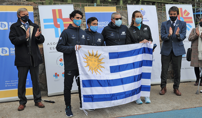 Atletas uruguayos y autoridades