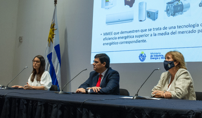 Autoridades del MIEM en la presentación
