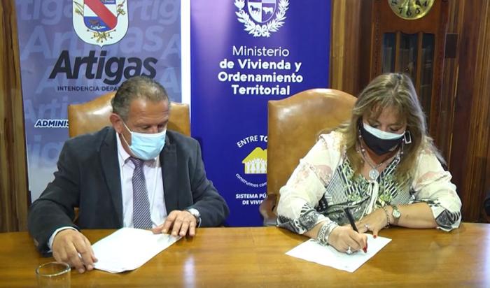 Intendente de Artigas, Pablo Caram y ministra Irene Moreira