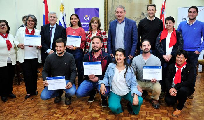 Autoridades y participantes