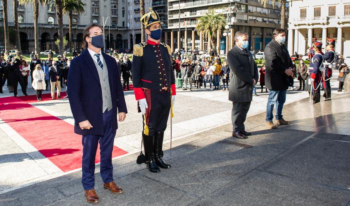 Pie de foto: Presidente Lacalle Pou en aniversario 257.° del natalicio de José G. Artigas