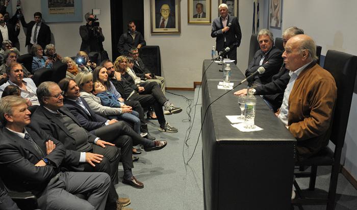 Lacalle Pou en muestra de arte sobre fútbol