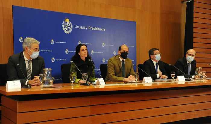 Autoridades en presentación del programa de Primera Infancia