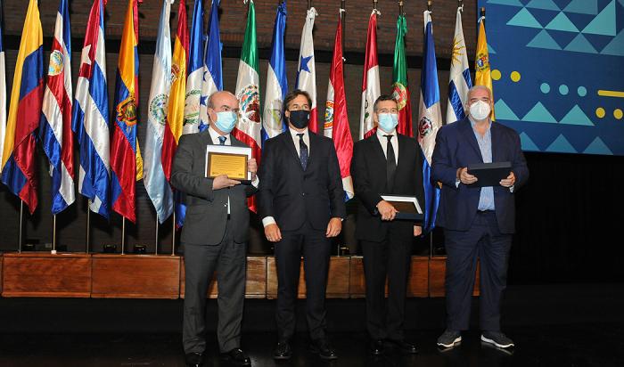 Lacalle Pou con autoridades