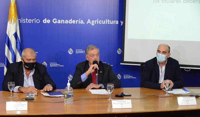 Ministro Mattos en conferencia de prensa