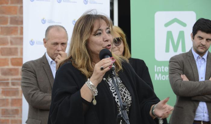 Irene Moreira en entrega de viviendas