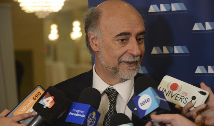Ministro de Trabajo y Seguridad Social, Pablo Mieres en nota de prensa