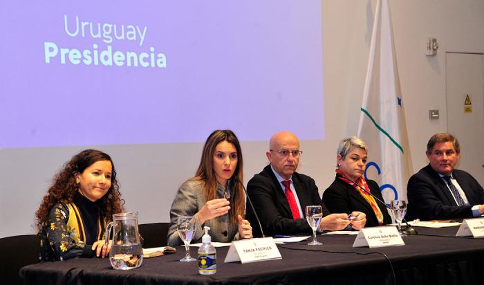 Autoridades en la presentación