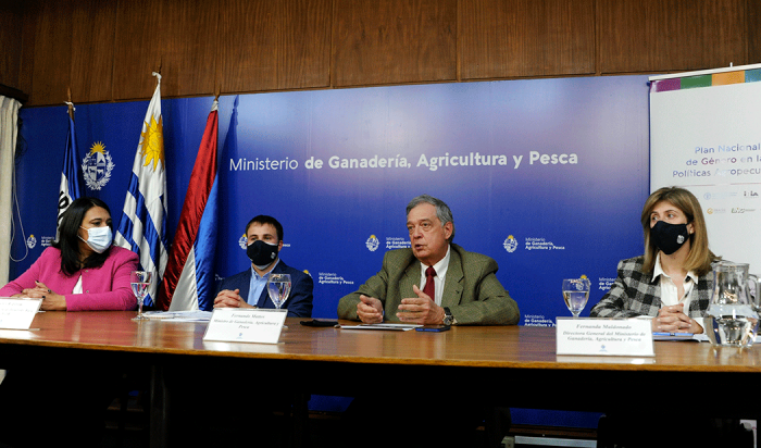 Autoridades del MGAP y ANDE