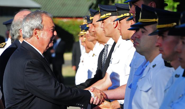 Heber saluda a efectivos policiales
