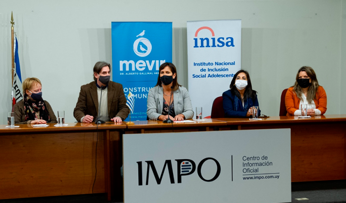 Autoridades de Mevir e Inisa firman acuerdo marco 