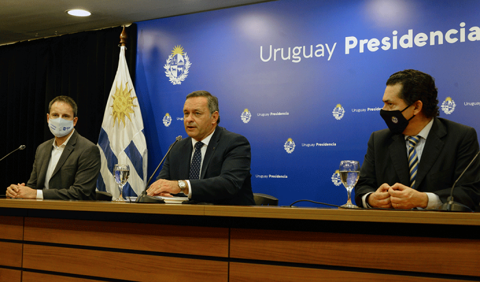 Autoridades de Gobierno y Pfizer