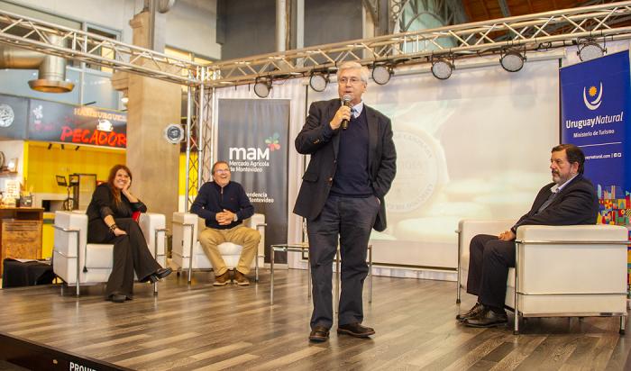 Ministro de Turismo, Tabaré Viera, expone durante el lanzamiento del festival