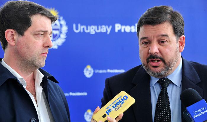 Ministro de Ambiente, Adrián Peña y presidente de la Asociación Uruguaya de Fútbol dialogan con medios de prensa Ministro de Ambiente, Adrián Peña y presidente de la Asociación Uruguaya de Fútbol dialogan con medios de prensa