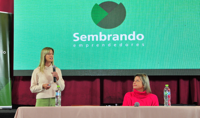 Impulsora de Sembrando, Lorena Ponce de León expone en actividad en Cerro Largo Impulsora de Sembrando, Lorena Ponce de León expone en actividad en Cerro Largo