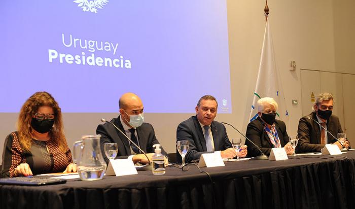 Álvaro Delgado y autoridades en presentación del Plan