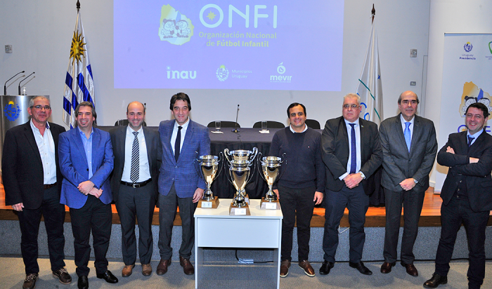 Autoridades en presentación