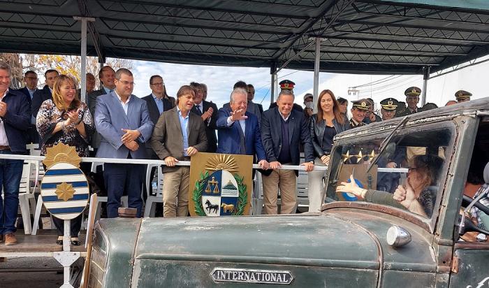 Lacalle Pou y autoridades en el 160 aniversario de Nueva Helvecia