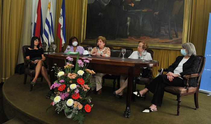 Homenaje de la ANEP a Luisa Luisi