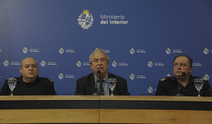 Ministro del Interior, Luis Alberto Heber, y autoridades policiales de Montevideo, Canelones en la conferencia Ministro del Interior, Luis Alberto Heber, y autoridades policiales de Montevideo, Canelones en la conferencia