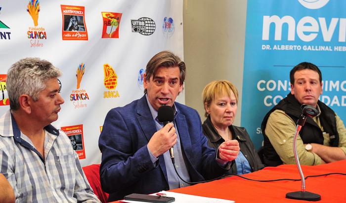 Presidente de Mevir, Juan Pablo Delgado, en oratoria durante el convenio con el Sunca