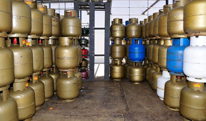 Garrafas de supergás en depósito Garrafas de supergás en depósito