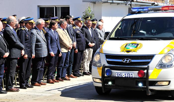 Presidente Lacalle Pou junto a autoridades del Interior y policiales en acto aniversario de Policía Caminera