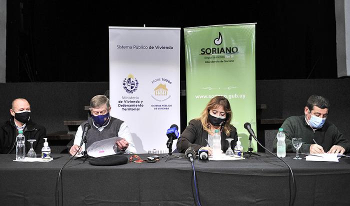 Guillermo Besozzi, Irene Moreira y autoridades en Mercedes